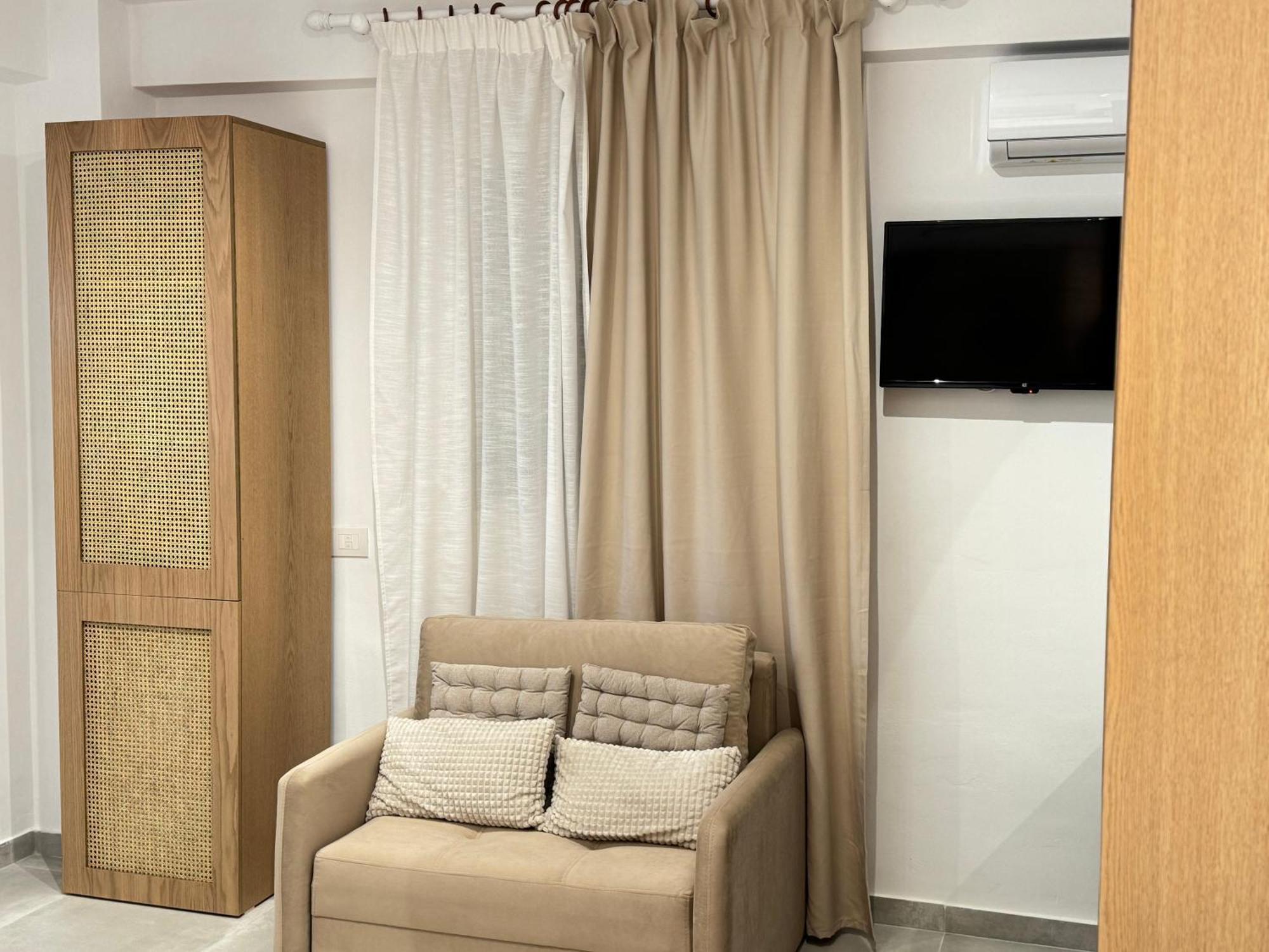 Potami Seashell Hotell Himare Exteriör bild