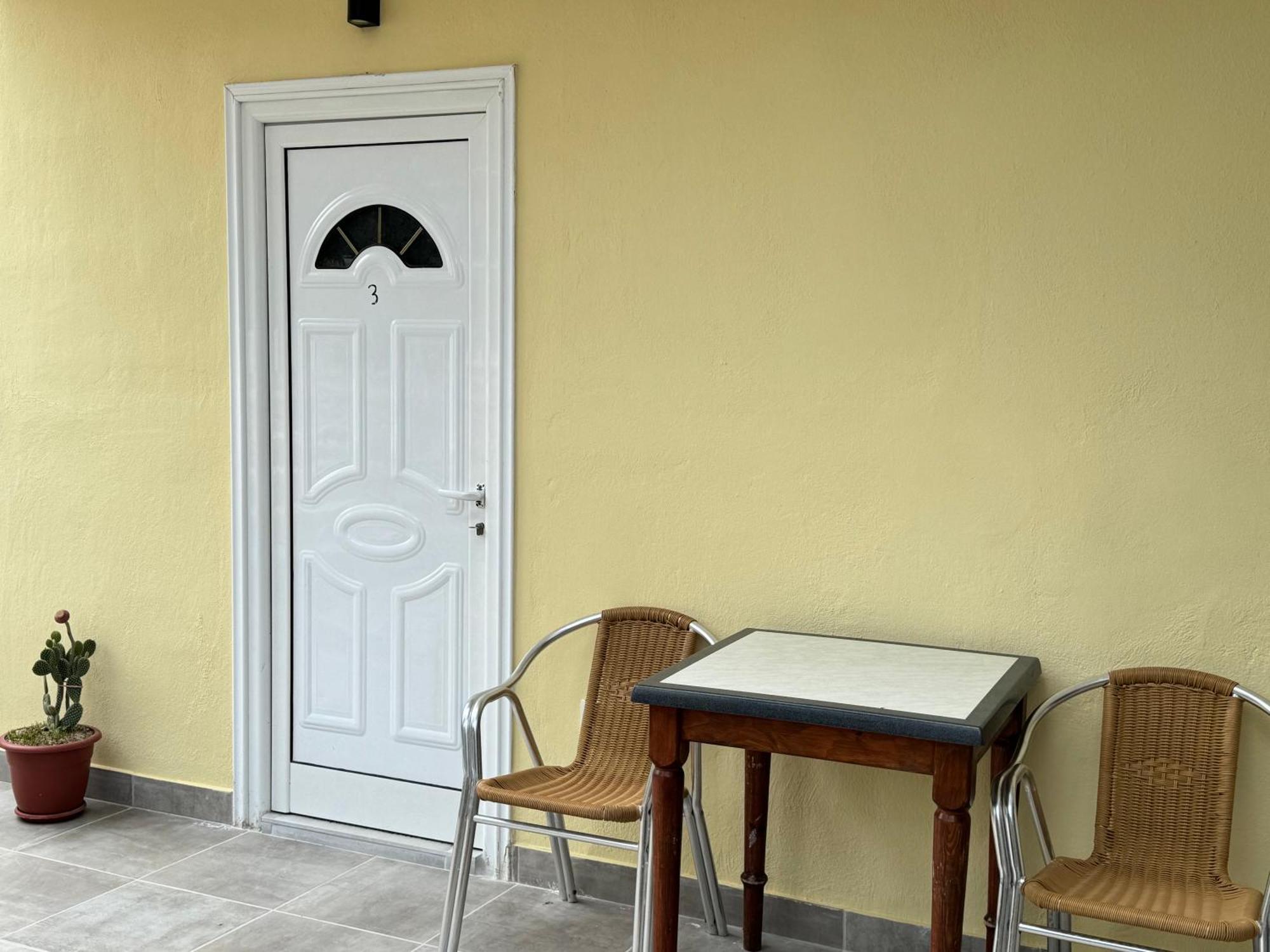 Potami Seashell Hotell Himare Exteriör bild