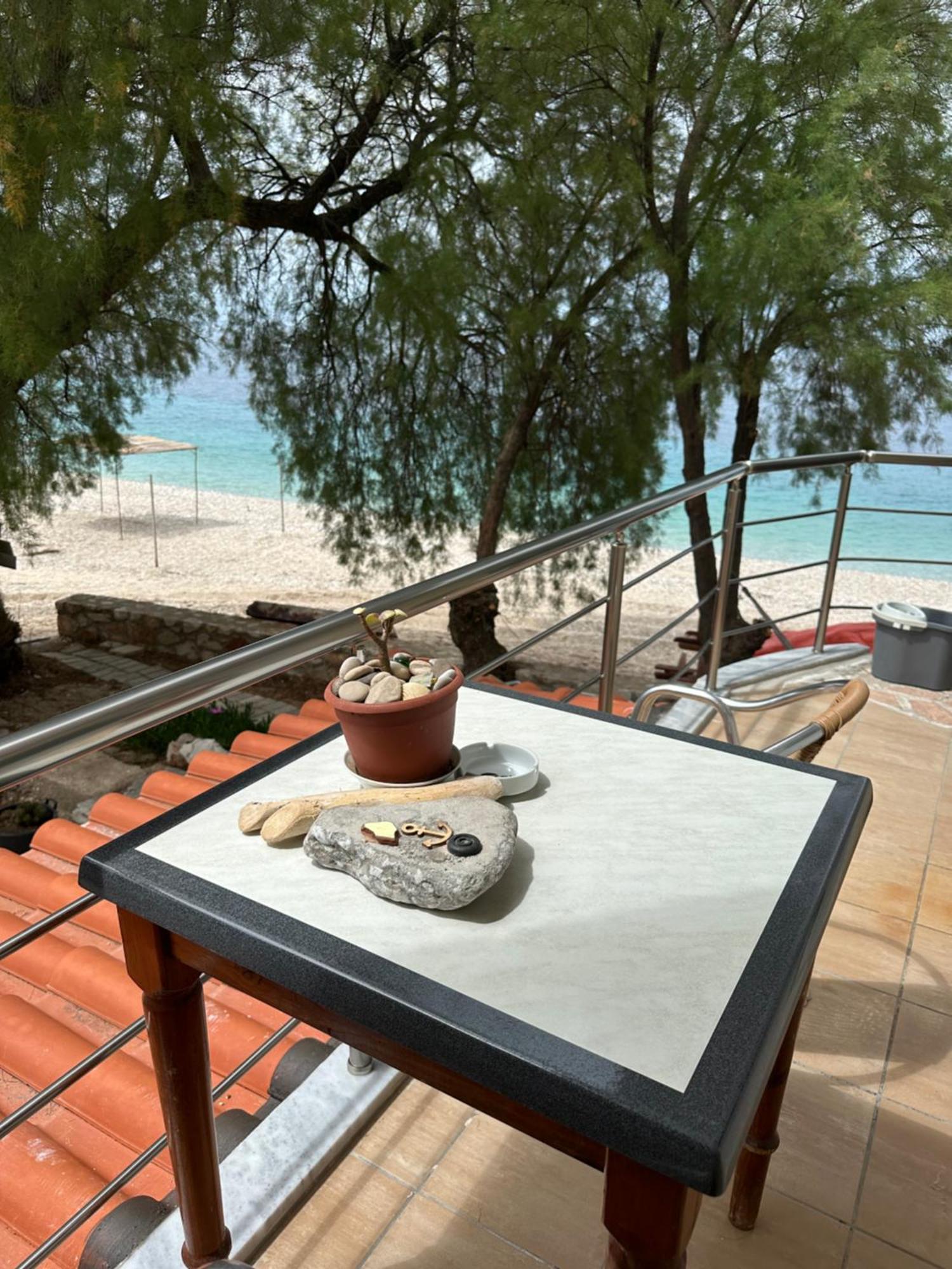 Potami Seashell Hotell Himare Exteriör bild